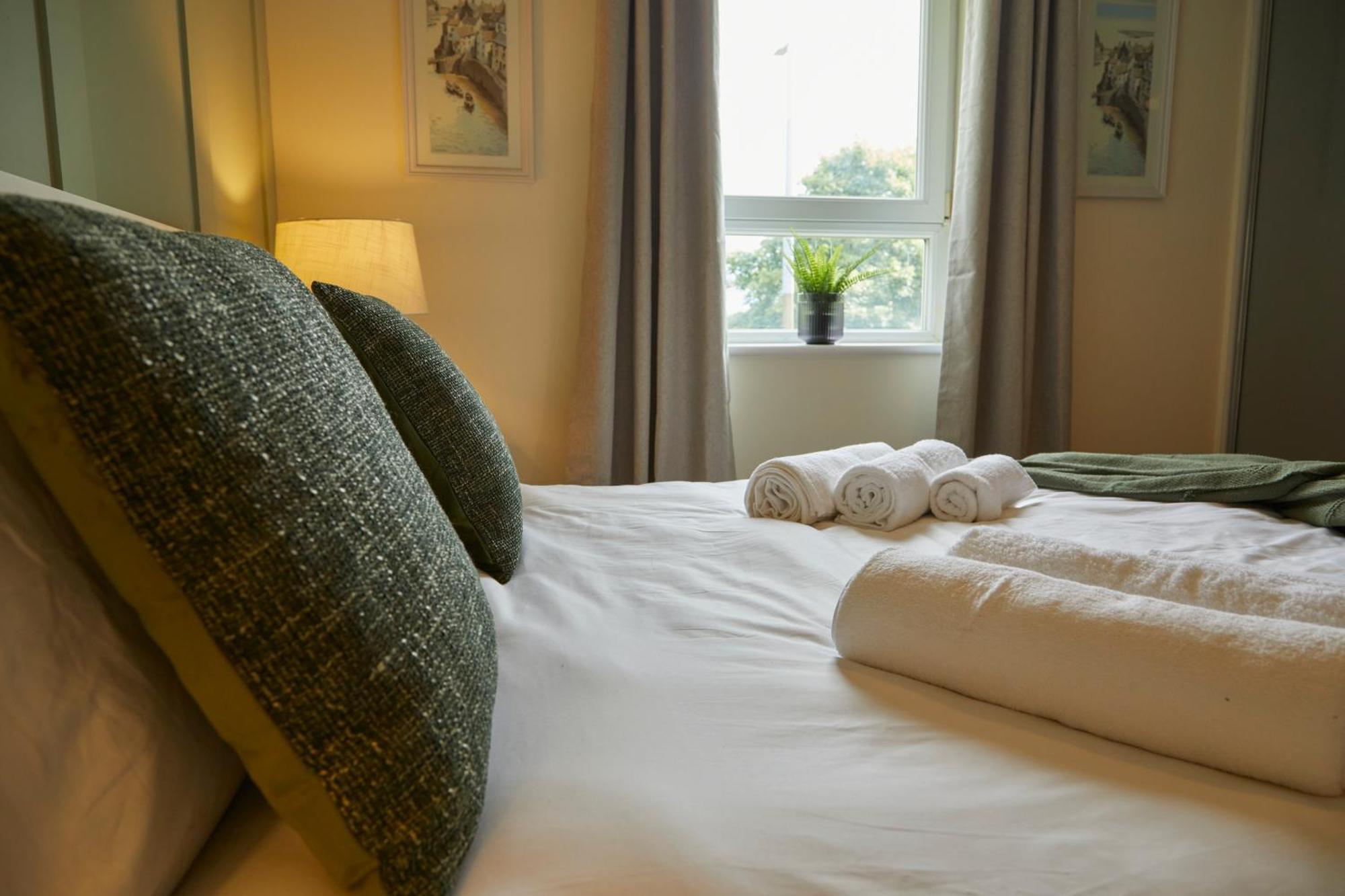 Stylish 2-Bedroom Apartment With Free Parking ฮาลิแฟกซ์ ภายนอก รูปภาพ